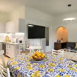公寓 Anastasia Gardens House *